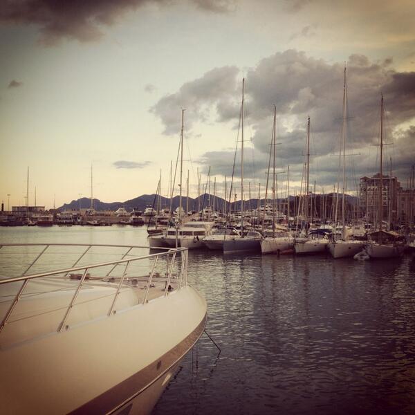 aikajaki's tweet photo. #cannes2013 happy to be here but damn it's freezing!! http://t.co/W0IA0AsPCY
