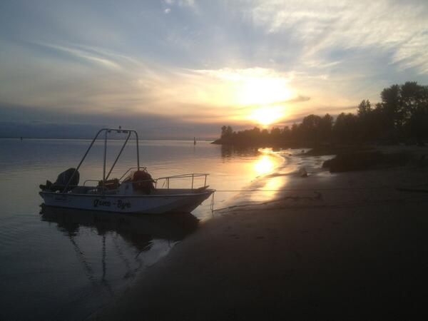 StayAwesomer's tweet photo. @Boston_Whaler #fraserriver #riverrat @meganMTMmegan http://t.co/2t9sSSPrTS