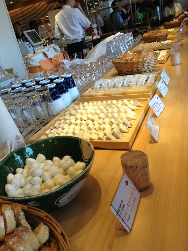 japanwine's tweet photo. 先日の日本ワインを愛する会の総会の様子。
日本ワインはもちろん、国産のチーズもたくさんありました。種類の豊富さとレベルの高さに驚きました。
#japanwine http://t.co/IKmwPfPZoY