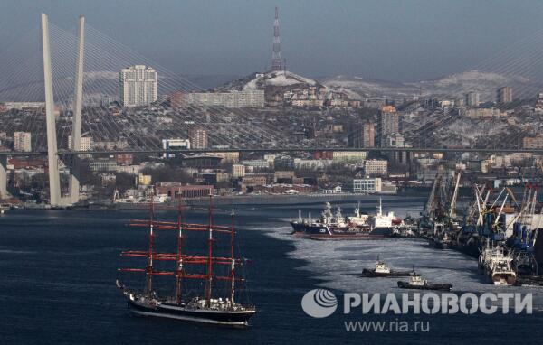 sputnik_afrique's tweet photo. Les #capitaines de la compagnie #Mortrans à #Vladivostok refusent de prendre la mer http://t.co/e70ENR8uaG http://t.co/rUUxX03DkZ