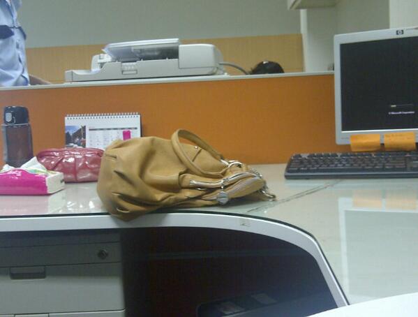 arst25's tweet photo. @janethoctaviani  loe udh gada tpt dirmn, udh ada yg nempatin he..@heelsbackpack  @gedeRezza http://t.co/qjSfJFAoZs