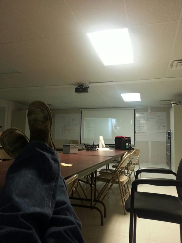 RMG_1_'s tweet image. How we do it on night shift. #projectorstyle