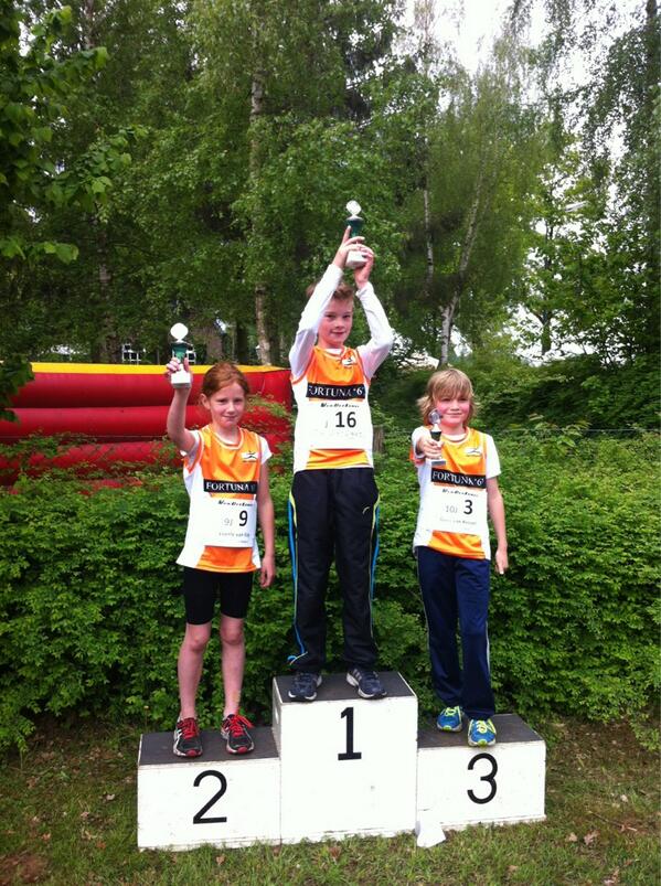 Geweldige prestatie <a href="/SVfortuna67/">S.V. Fortuna'67</a> bij Vlagheideloop! Tim 1e, Veerle 2e en Guus 3e! @DeMooiRooiKrant