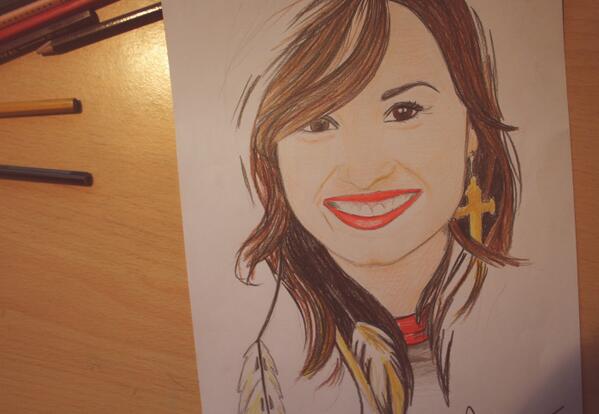 DemisOneFamily's tweet photo. Look! I drawing this picture for you Demi! @ddlovato http://t.co/3msLSOWapk