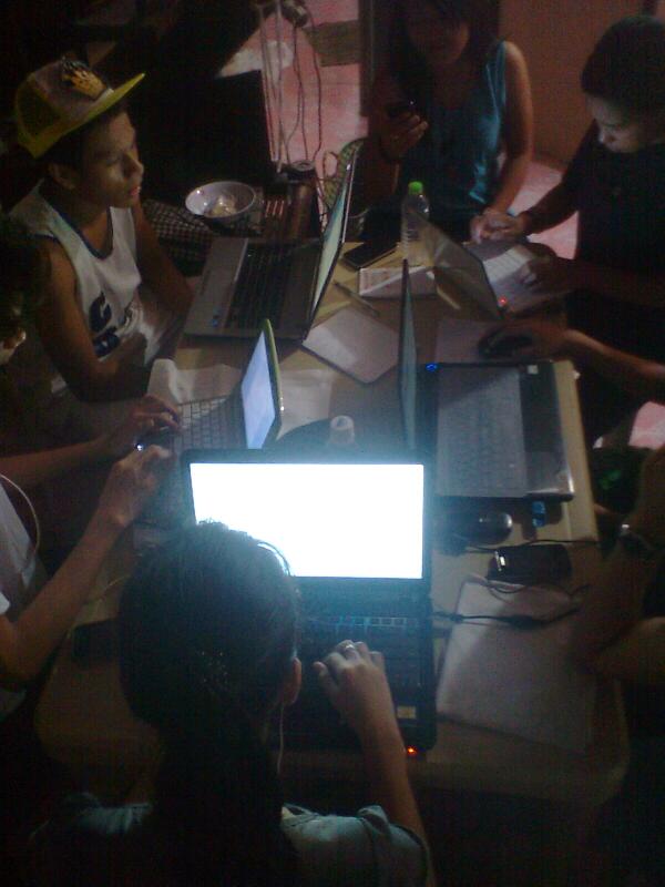 engrobserving's tweet image. It's no internet cafe here. :D
First trainees' overnight.
#mocktabloid #finaltask