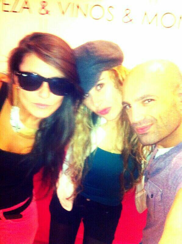 mjose_gomez_'s tweet image. En el#backstage con el #perfornance @AMRU2_ la #gogo @AnaGutiG y la #coach(yo) Jajaja. Esplendido,precioso!#givemeall