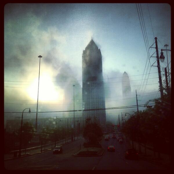 stillma4's tweet photo. Foggy morning on the way to class. #4morelongdays #maymester http://t.co/xhQYuB7VQD
