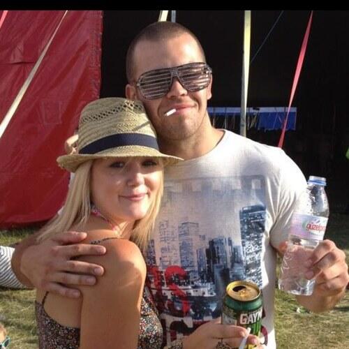 tommydodd23's tweet photo. Bloody love this photo #whereitallbegan #wontbelongtillweareremakingit #lovehertobits #mygirl http://t.co/stVuwpgpZT
