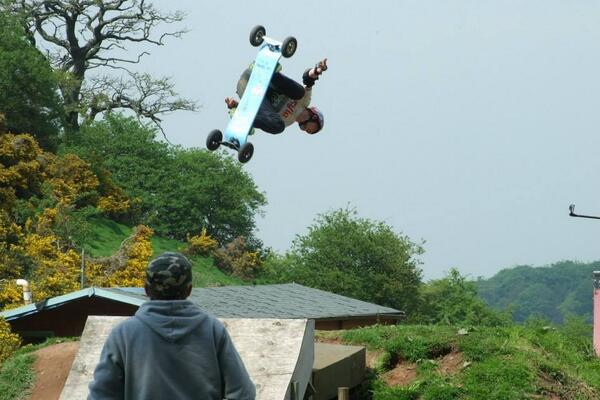 TheBitchesCrew's tweet photo. Such a good weekend. #TheBitches #mountainboarding #backflips #mountainboardingismylove. http://t.co/5RMAJrj4JD