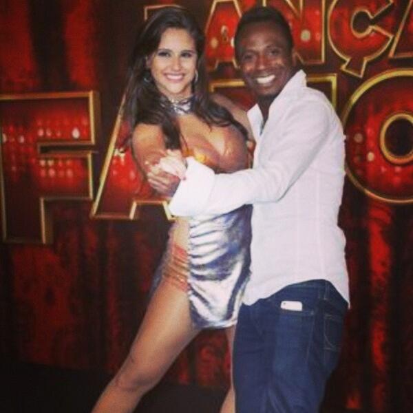 LidRodrigues's tweet photo. Bom dia!!! Muito feliz!! #DançadosFamosos2013 #edilsoncapetinha http://t.co/lOnMNLsCew