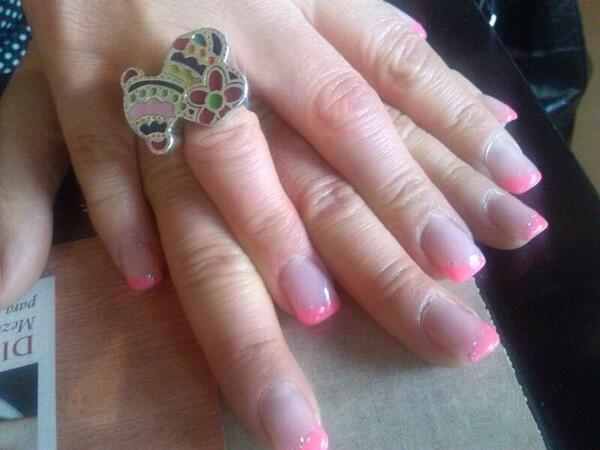 FactoryNails's tweet photo. nuestra clienta!! esta encantada con sus uñas http://t.co/MbtH9puSd5