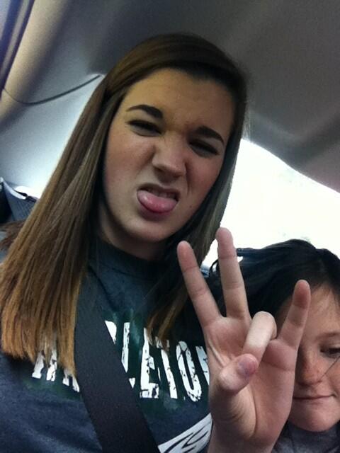 bmknowlton98's tweet image. Haappppyyyy birthday to my hoeee. 😘 #differentpicture. Love you! 😊✌🚘  @ashlynnbuie