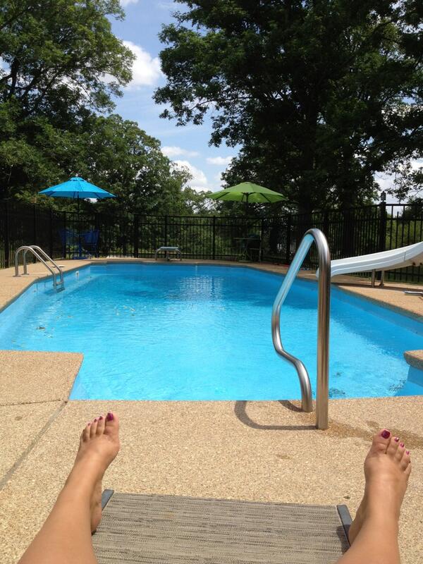JadeBishop1's tweet image. I'll be laying out all week. Anyone feel free to join me! #tantime #beautifulweekahead!