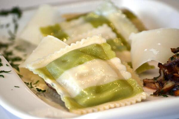 PastaBoxMiami's tweet image. .@PastaBoxMiami is calling your name. Come enjoy our delicious Gruyere Mushrooms Florentine today.