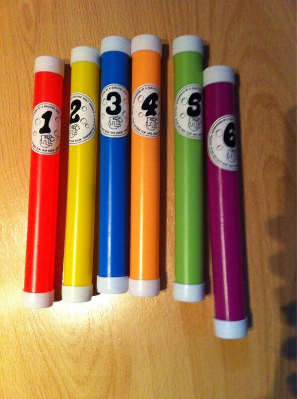 Christel_dn's tweet photo. Iemand die deze opduikstokken gratis wil hebben? http://t.co/6jWsfY9GJi