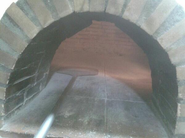 capricho_bar's tweet photo. De aqui salen nuestras maravillosas pizzas http://t.co/EpMGpqzHZT