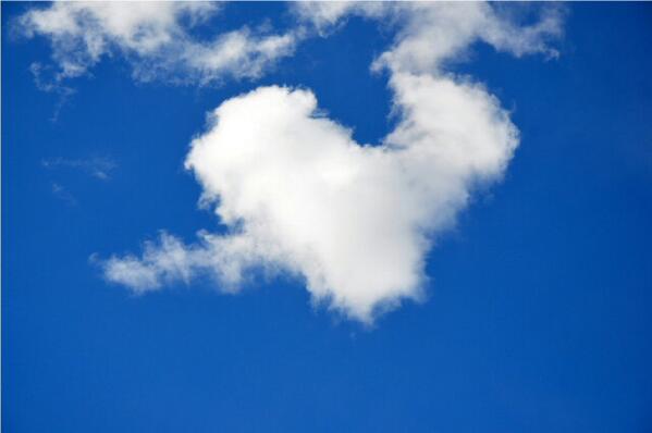 amritkoijam's tweet photo. Cloud in love http://t.co/8t3SULxFNn