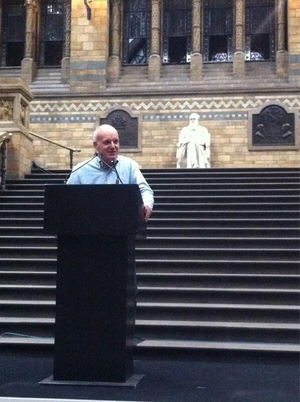 SSalgadoGenesis's tweet image. Nick Danzinger,the host for the night opens the talk! #genesistalks  @NHM_London