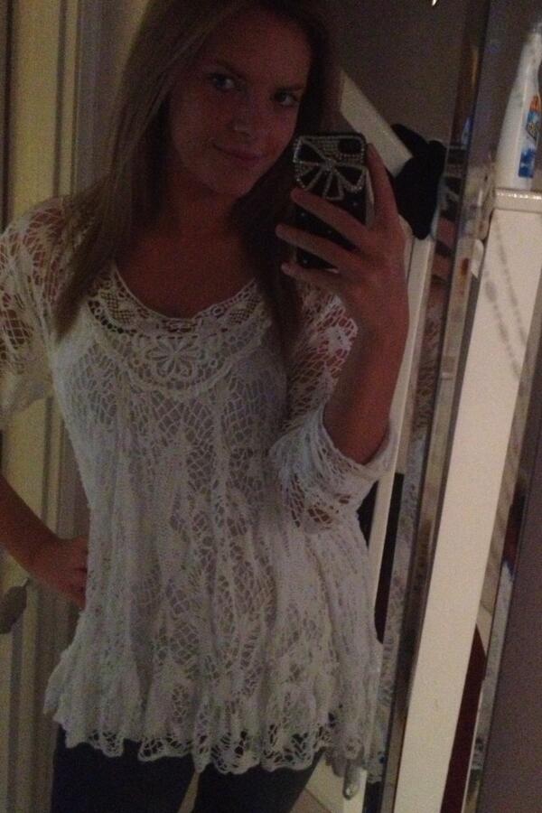 NikkiXx93's tweet photo. Tanned 😊😜 http://t.co/hT3ETtF3t6