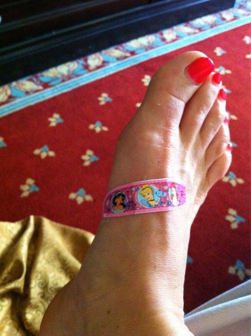Toe and princess http://t.co/EReJmV0PbQ