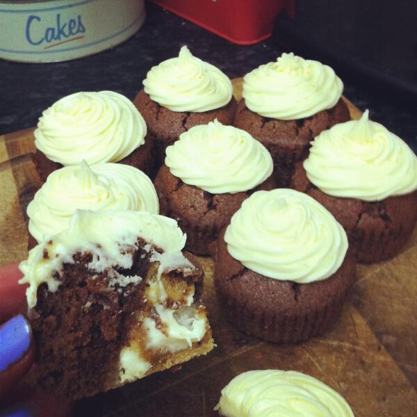 RachelAnneHobbs's tweet image. Chocolate brownie cupcakes with cookie dough centre @lee_malone @sukihayer85 #CheatWeek #SummerCurves #ButtBuilding