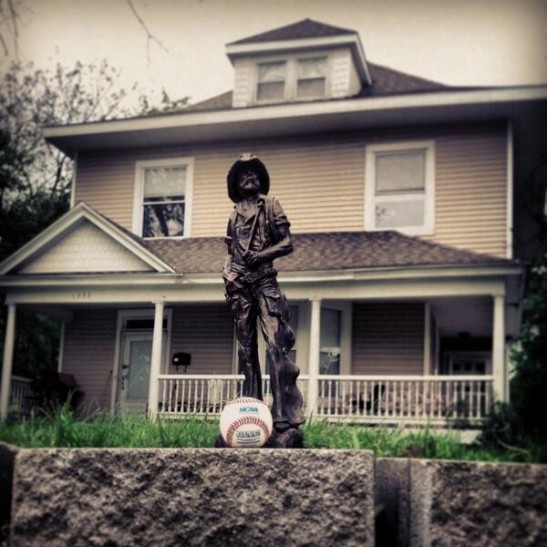 _TheWacoKid_'s tweet photo. Rest in peace, Baseball House. I love you. http://t.co/xbHqr3DHsF