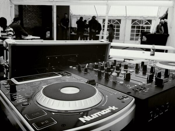 djthijzz's tweet photo. Buitenboys weekend gedraaid! http://t.co/EX7z1nVv9F