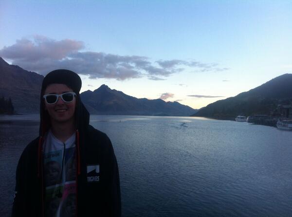 MickeyFitz2's tweet photo. Just arrived in Queenstown. #TWC @TWC_2013 #Snowboarderlife http://t.co/fDFZMKDj7I