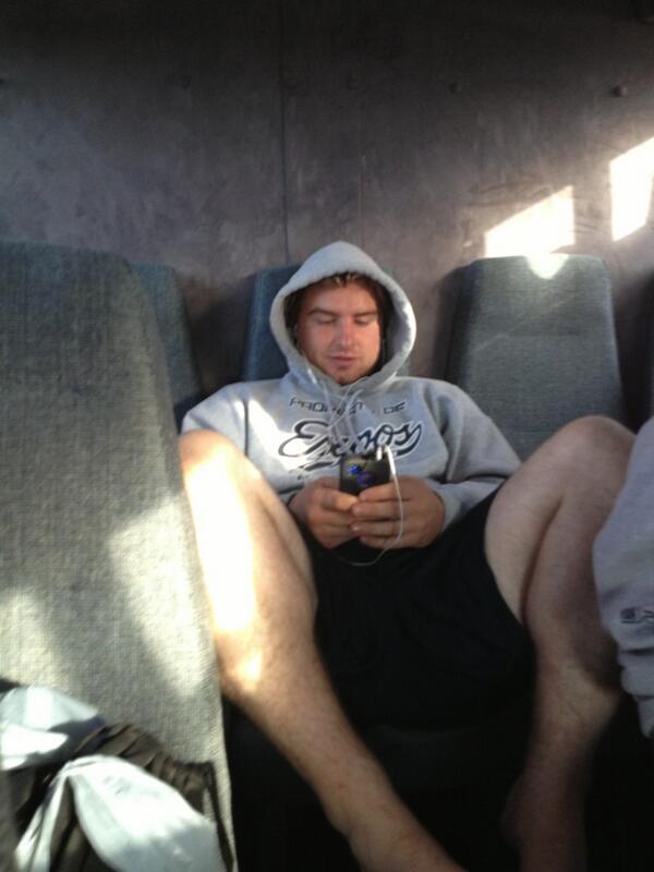 markpro7's tweet photo. @ChrisJutras @justinfortin @Sam_Bruce24 #Grostoutoubougonavecdelamusiquedudiable http://t.co/bOP26f7u0x
