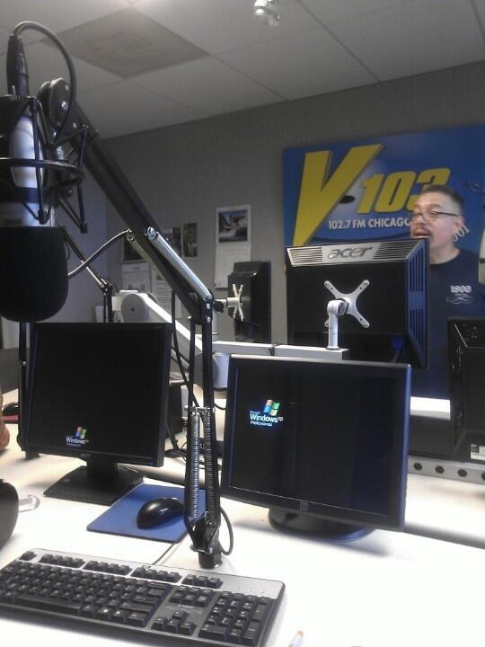 me_passionista's tweet image. HIGH LIFE.! #radioflow #downtown #Chicago