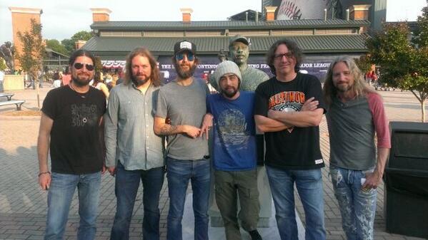 SGSFOX's tweet photo. With our good friend, Hank. #755thehardway http://t.co/HMOJ6QKipB