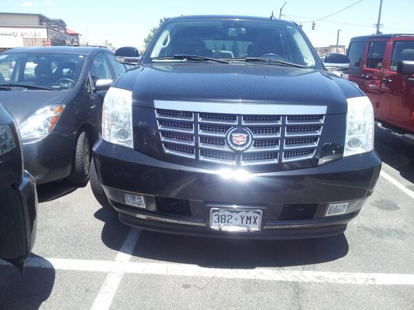 SpringsDrivers's tweet image. Selfish Urban Vanity as it's finest. #inconsiderate #moron #niceparking #baddriver