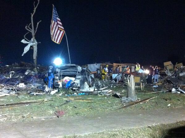 BuzzFeed's tweet image. An American flag has now been raised after being found in the rubble in Moore, OK  (@jwhittalTWN)