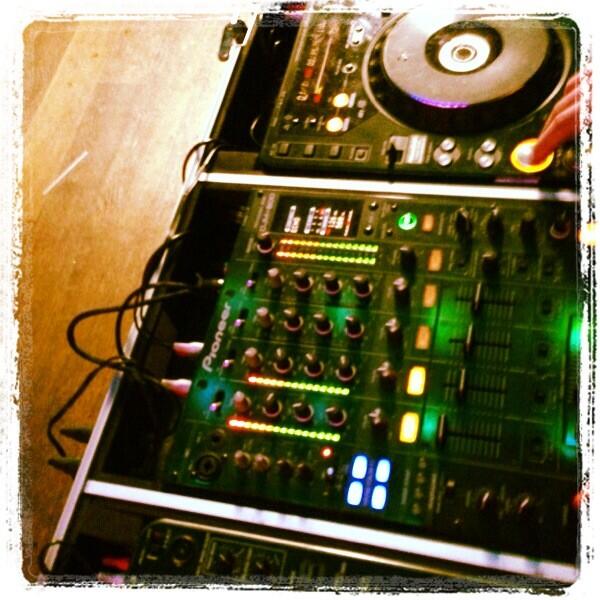 L1VE_R4T's tweet photo. @reevea @musicismymeal making it happen for 6 hours! @Dayzed_Events http://t.co/wx3eQROP67