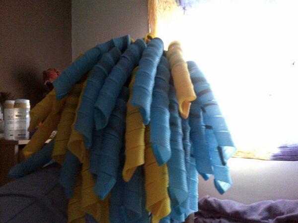 MsBlackMonaLisa's tweet image. I must have about 600 hundred #curlformers in my hair..Wasn't an easy task sleeping in them #heatless curls #natural