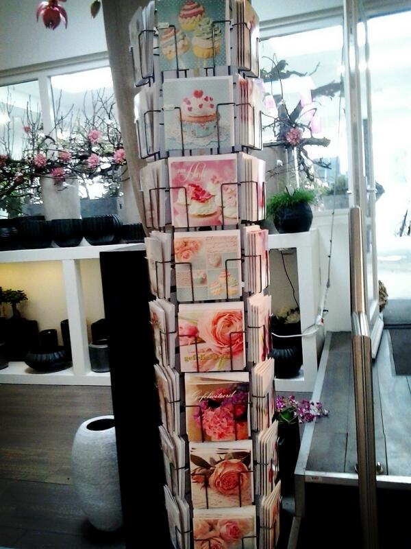 ValentionF's tweet image. Vanaf heden mooie  wenskaarten bij valentino flowershop @VeenendaalNL @VeenendaalNL