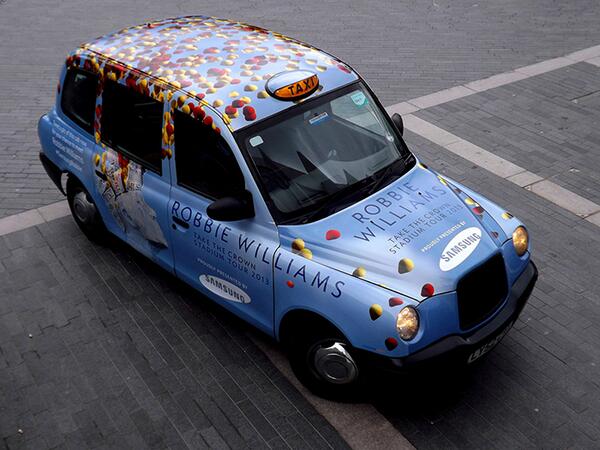 robbiewilliams's tweet image. Tweet a pic of this #SamsungRobbie cab for your chance to meet Robbie &amp;amp; see him live! frnd.ly/rwtaxicomp