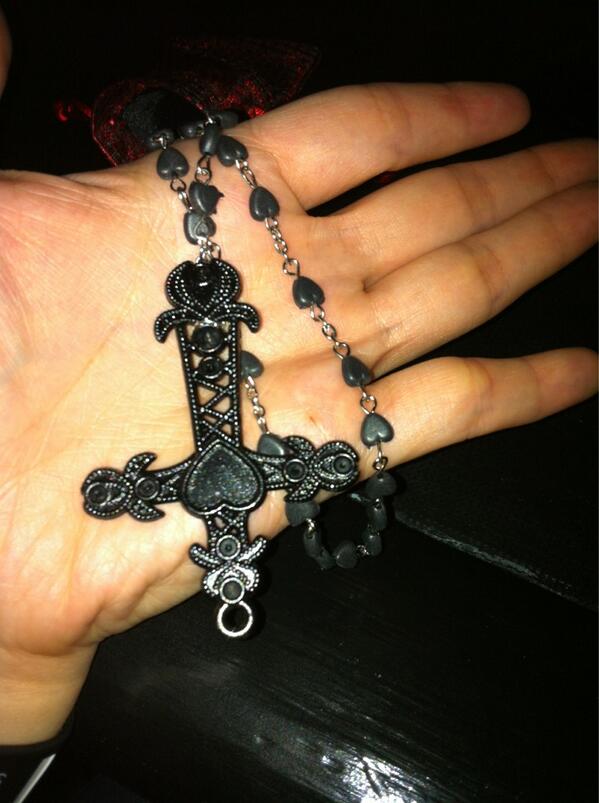 VEWVCoven's tweet photo. My awesome new @VAMPEVERYWHERE necklace everyone should pick one up when you see them live with Wednesday 13 http://t.co/DJJtPJ5oh2