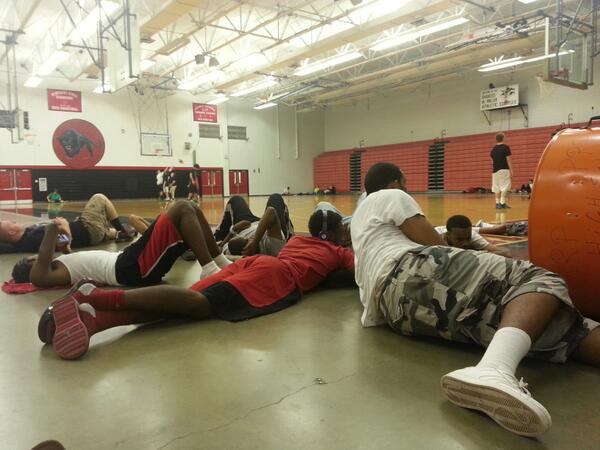 cheyenne_askew's tweet image. No air in the new gym.! #PRPproblems