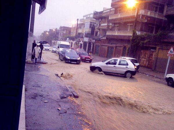 Image d'illustration pour Inondations en Algérie et à Hong Kong