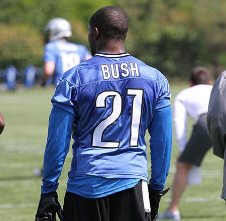 Detroit Lions (@lions) on Twitter photo Look who’s in a #Lions uniform! <a href="/ReggieBush/">Reggie Bush</a> Look who’s in a #Lions uniform! <a href="/ReggieBush/">Reggie Bush</a>