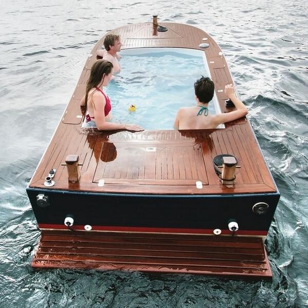 JamiesonJen's tweet image. #fun1... #hottubboat ..hmmmm .. interesting design combo ... lol :)