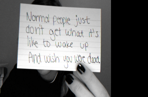 DepresifQuoteFR's tweet image. "Les gens normaux ne savent tout simplement pas ce que c'est de se réveiller et d’espérer être mort."