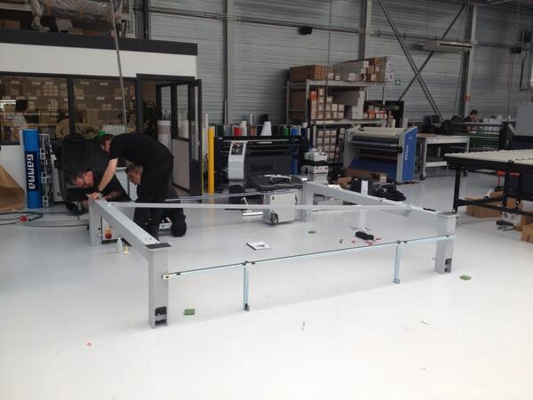 DeWildMPS's tweet photo. Langzaam krijgt onze nieuwe #zund #procut vorm! http://t.co/ue4IpWzbmO