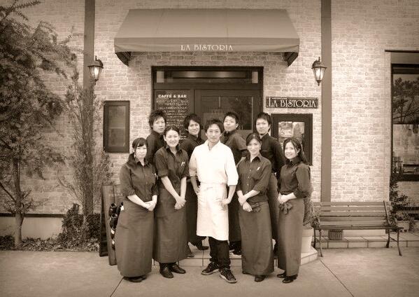 bistoria's tweet photo. ご無沙汰のTwitter!
今日で姉妹店のクワットが移転してまる一年です(^o^)
新メンバーも加わりこれからも頑張っていきます。 http://t.co/z6EOQGT51o