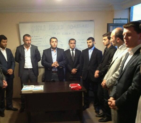 Bozkurtlar7's tweet photo. Şişli Ülkü Ocaklarında Bayrak Değişimi http://t.co/eBqJzsoWiI