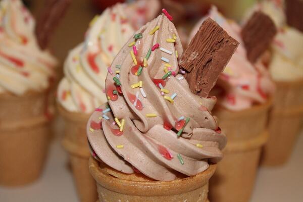 boss_cakes's tweet photo. Ice Cream Cupcakes anyone....? Yes please!!! http://t.co/wOcr2O3HX3