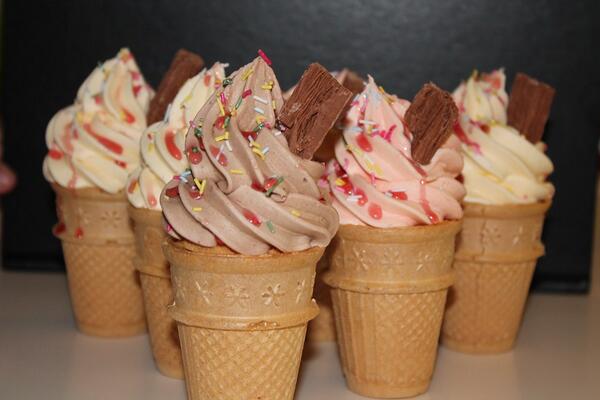 boss_cakes's tweet photo. Strawb... Vanilla..... Choc.....? Ooooh Yeah!!!! http://t.co/ZIQKWxFPp8