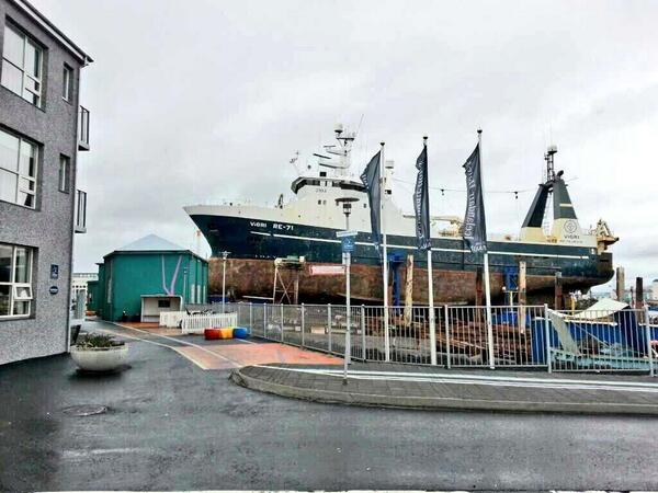 Weather forecast for Reykjavik, Slippbarinn
Temperature 10°C
Feels like 10°C
Strong breeze, 13-14 m/s from southeast