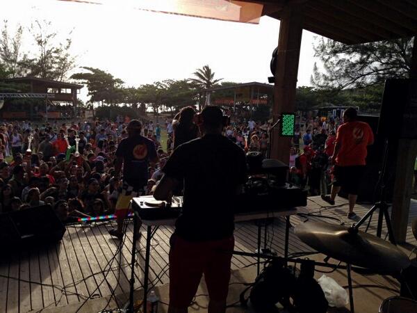 DJCHIWAPR's tweet photo. @DJCHIWA en vivo EN GASOLINA SUMMER BLAST arecibo perreo solido is coming 2013 !! http://t.co/goKdIxXt1D